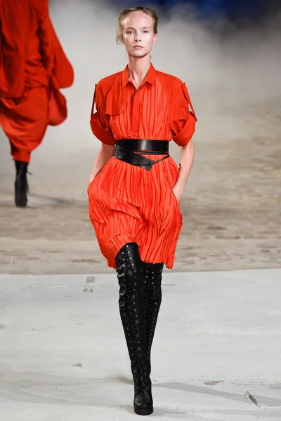 Look 24